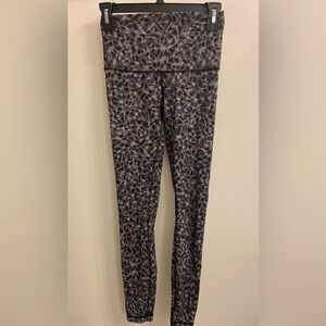 Lululemon Wunder Under Feather Plume Black & White Size 6